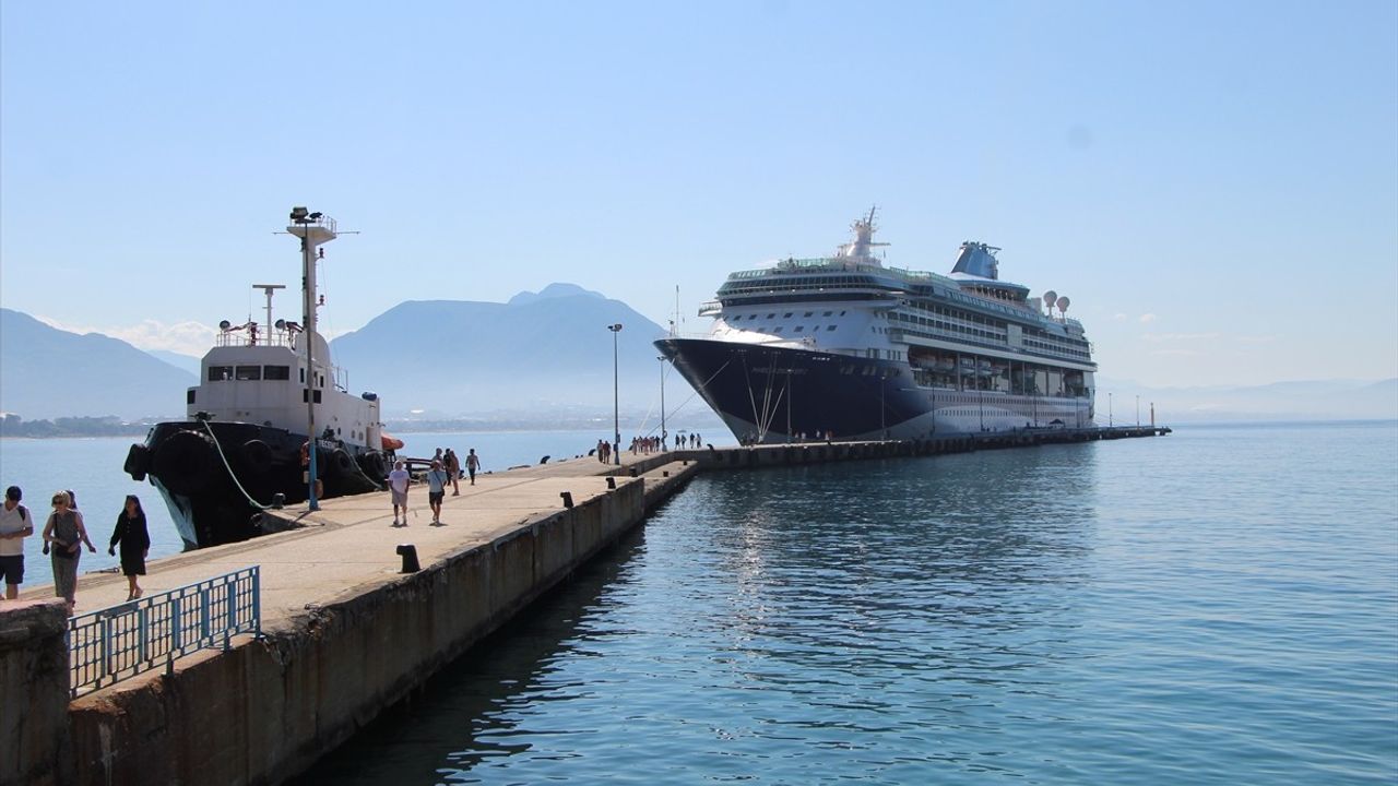 Marella Discovery 2 Kruvaziyeri Alanya Limanı'na Ulaştı