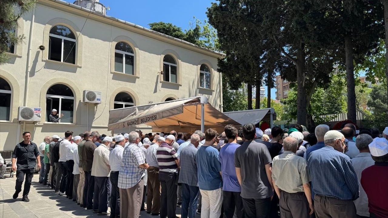 Marmara Üniversitesi İlahiyat Fakültesi'nde Bir Dönem Kapandı: Prof. Dr. İsmail Karaçam Toprağa Verildi