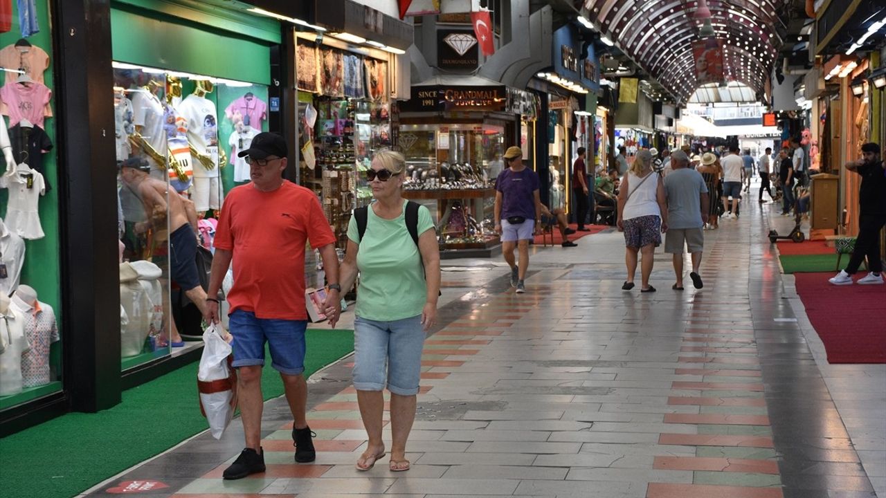 Marmaris'e 1797 Turist Getiren Marella Discovery 2'nin Ziyareti