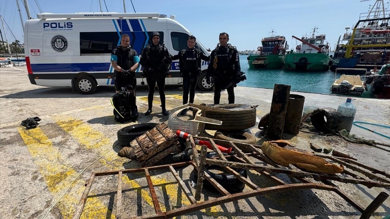 Mersin'de Dalgıç Polislerle Deniz Temizliği