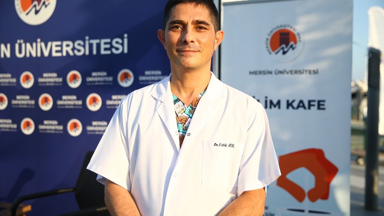 Mersin'deki Bilim Kafe Etkinliği Ağız ve Diş Sağlığı Üzerine