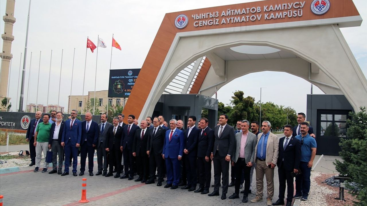MHP Genel Başkan Yardımcısı İlyas Topsakal, Kırgızistan-Türkiye Manas Üniversitesi'ni Ziyaret Etti