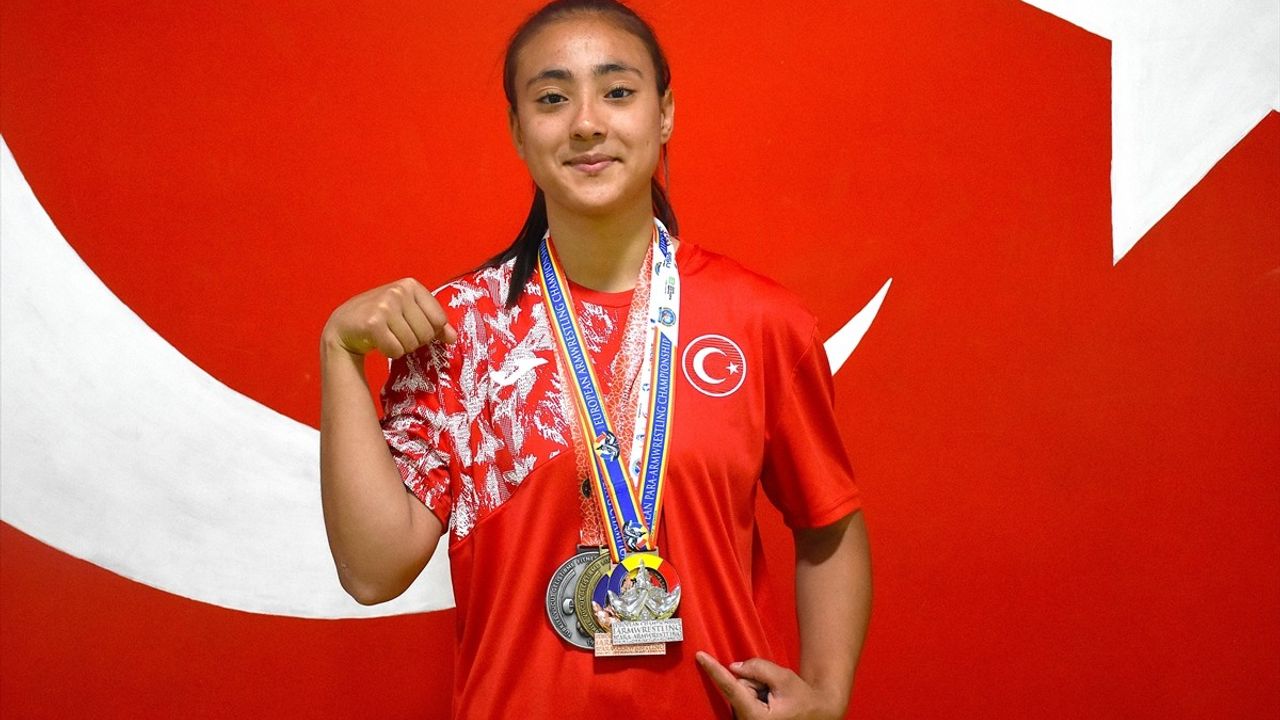 Milli Sporcu Gülistan Gönen'in Bilek Güreşi Başarıları