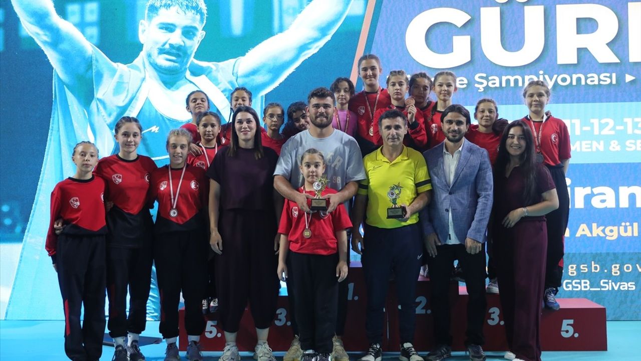 Minikler Türkiye Güreş Şampiyonası'nda Kızlar Kategorisi Sonuçlandı