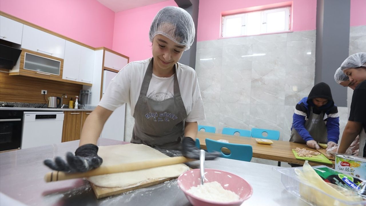 Nebi Güney İmam Hatip Ortaokulu'nda Öğrencilerin Yetenekleri Gelişiyor