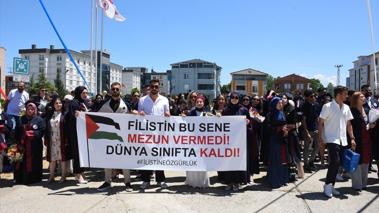 OMÜ İletişim Fakültesi Mezuniyet Töreninde Filistin'e Destek Gösterisi