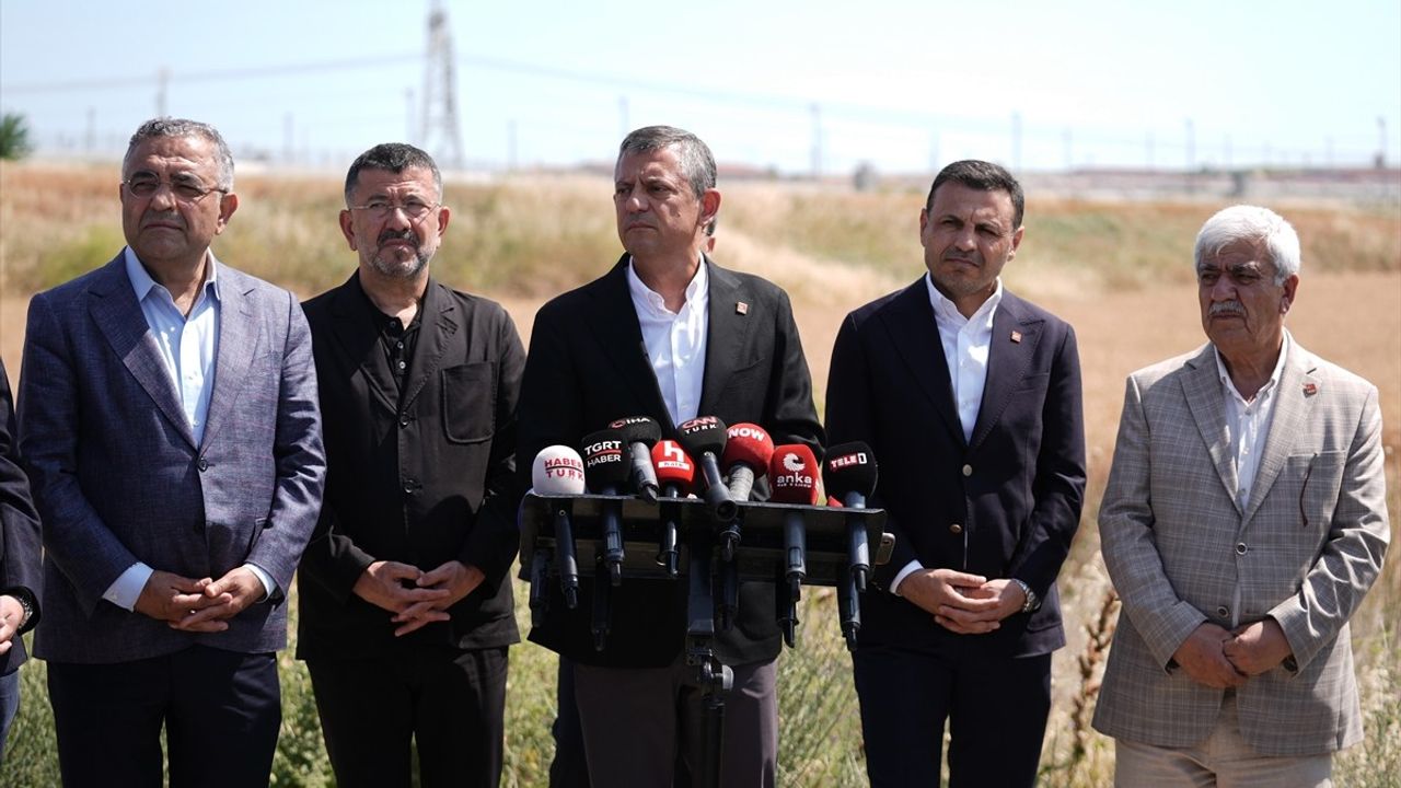 Özgür Özel, Ekrem İmamoğlu'nu Cezaevinde Ziyaret Etti