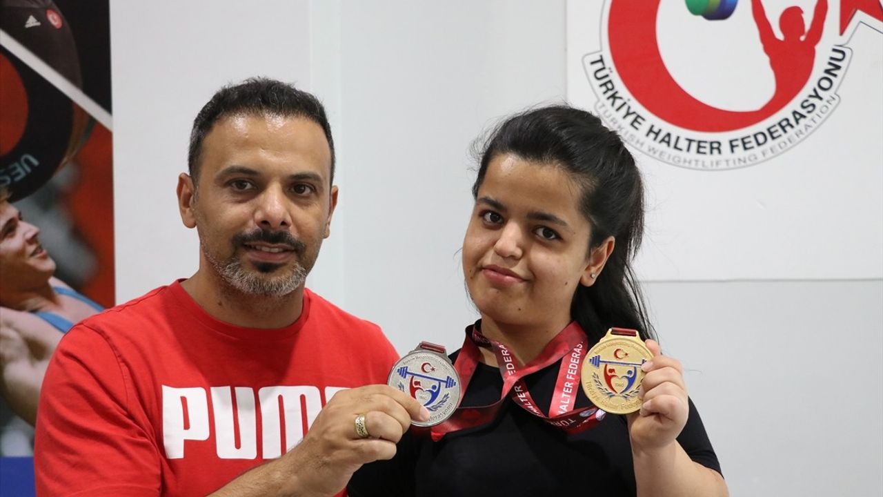 Paralimpik Sporcu Esra Nisa Özkılsız, Halterle Yüzme Başarısını Sürdürecek