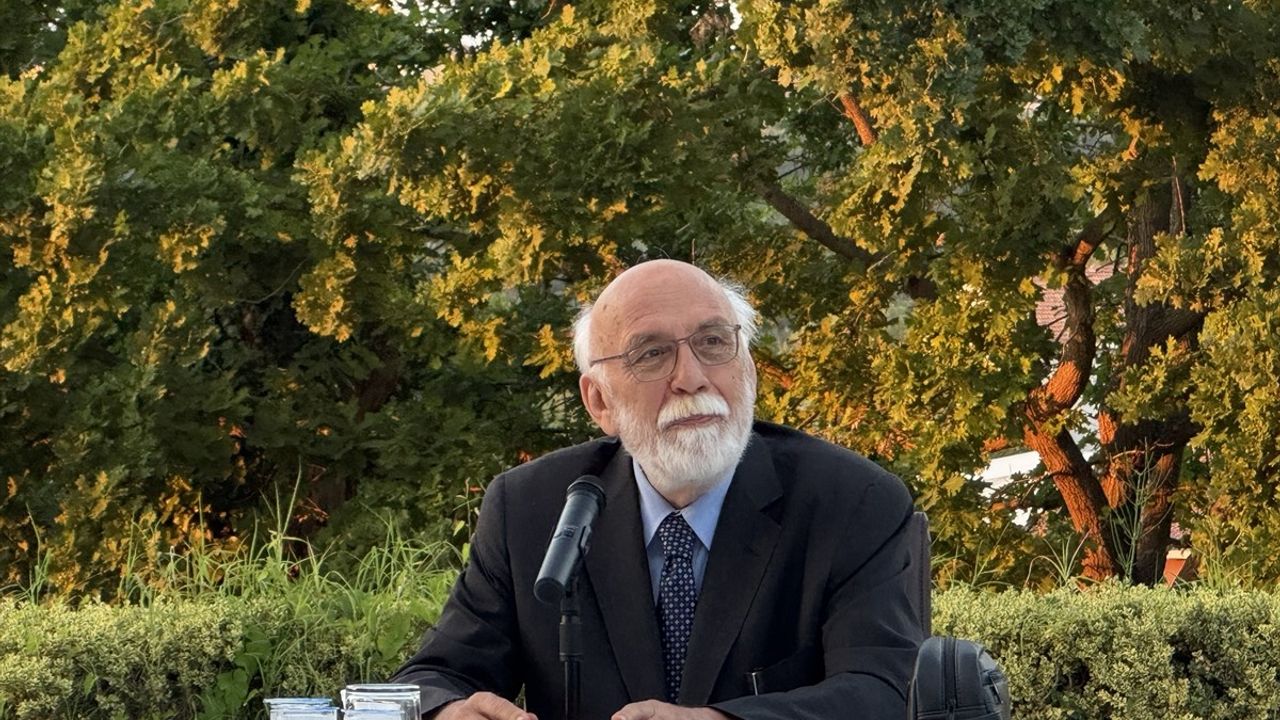 Prof. Dr. Nabi Avcı, Fethi Gemuhluoğlu Anısına Konuşma Gerçekleştirdi