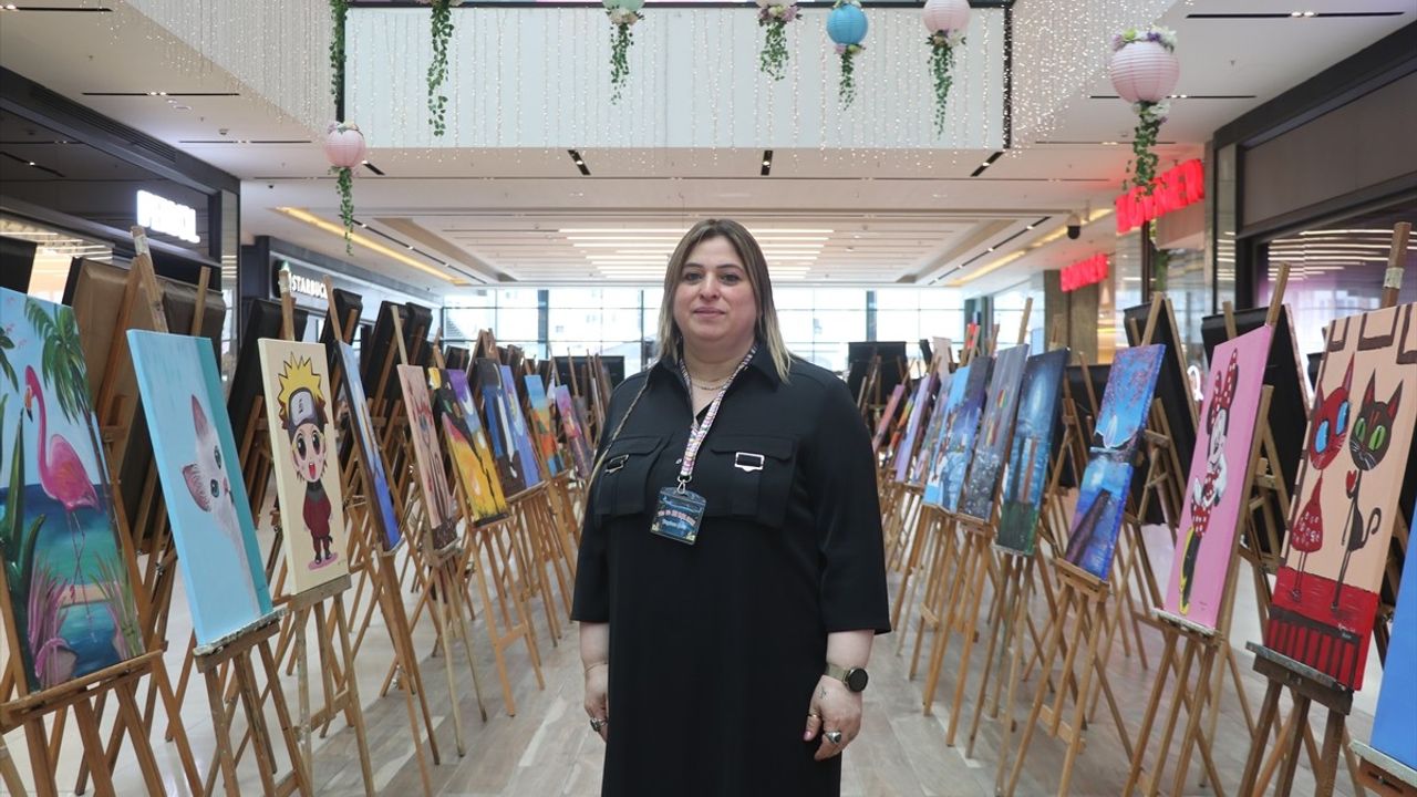 Rize'de Sanat Dolu Bir Sergi: '7'den 70'e Her Yaşta Sanat'