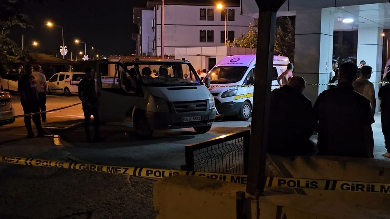 Sakarya'da Hastane Bahçesinde Silahlı Saldırı: Bir Kişi Hayatını Kaybetti