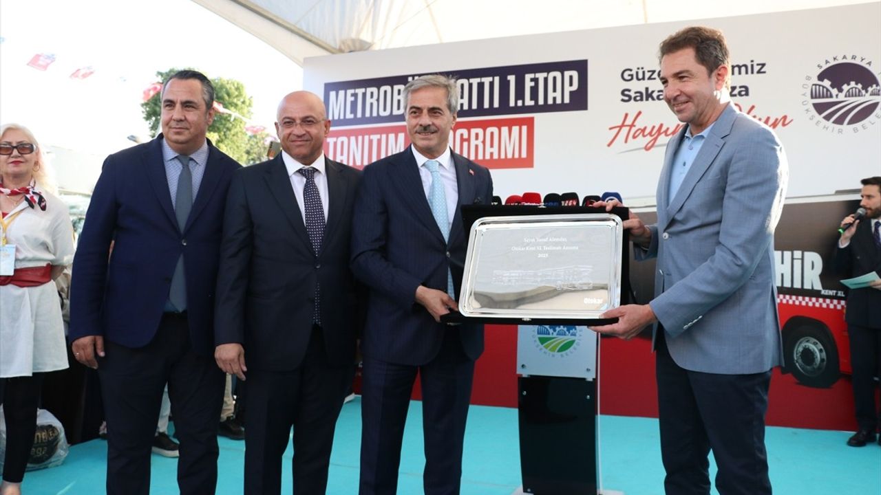 Sakarya'da İlk Metrobüs Hattında Deneme Seferi Gerçekleştirildi