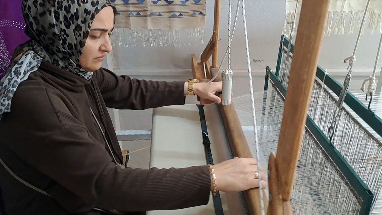 Sakarya'da Kadınların Kumaş Dokumacılığı ile Ekonomik Katkısı