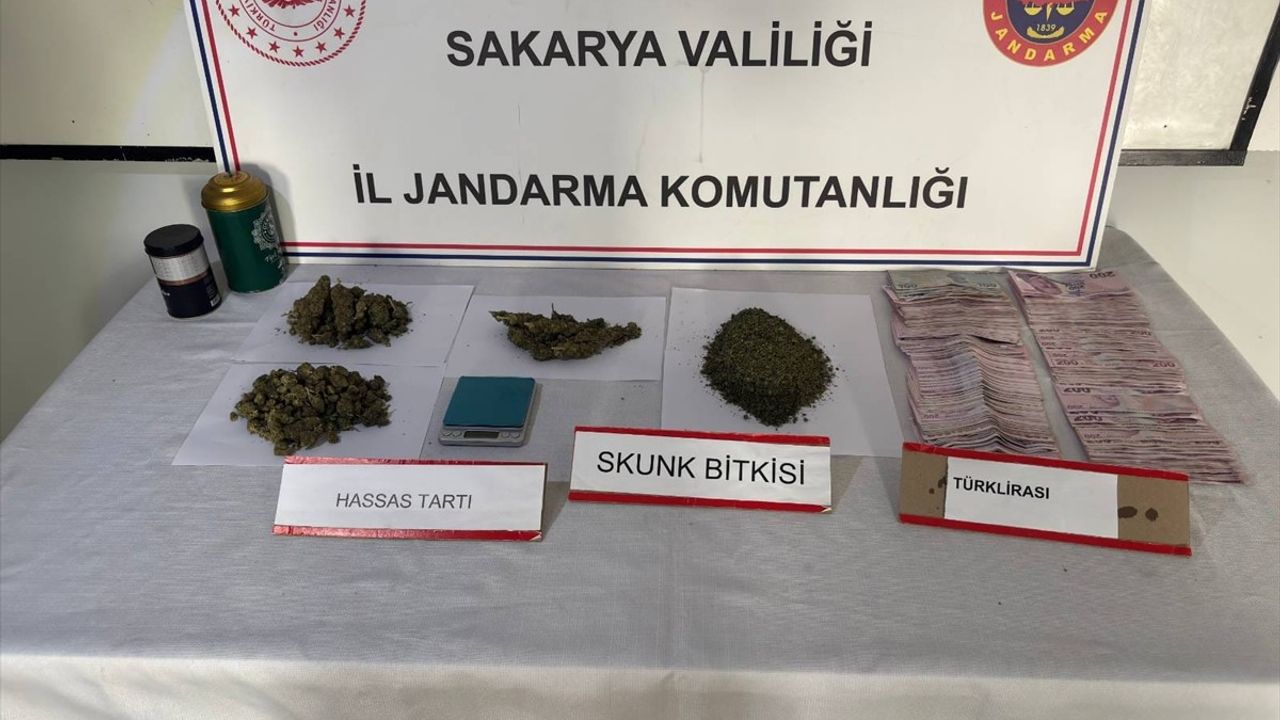 Sakarya'da Uyuşturucu Operasyonunda Üç Kişi Tutuklandı