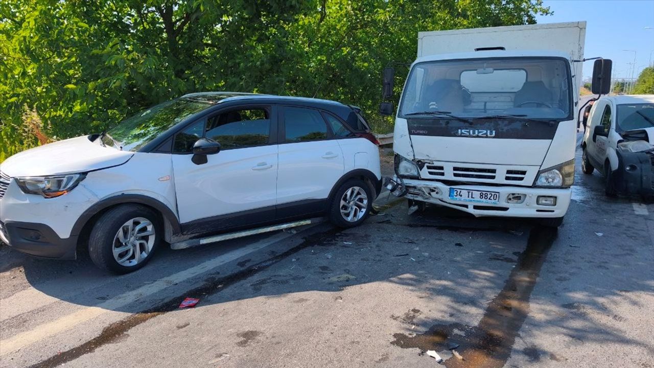 Sakarya'da Zincirleme Kaza: 3 Yaralı