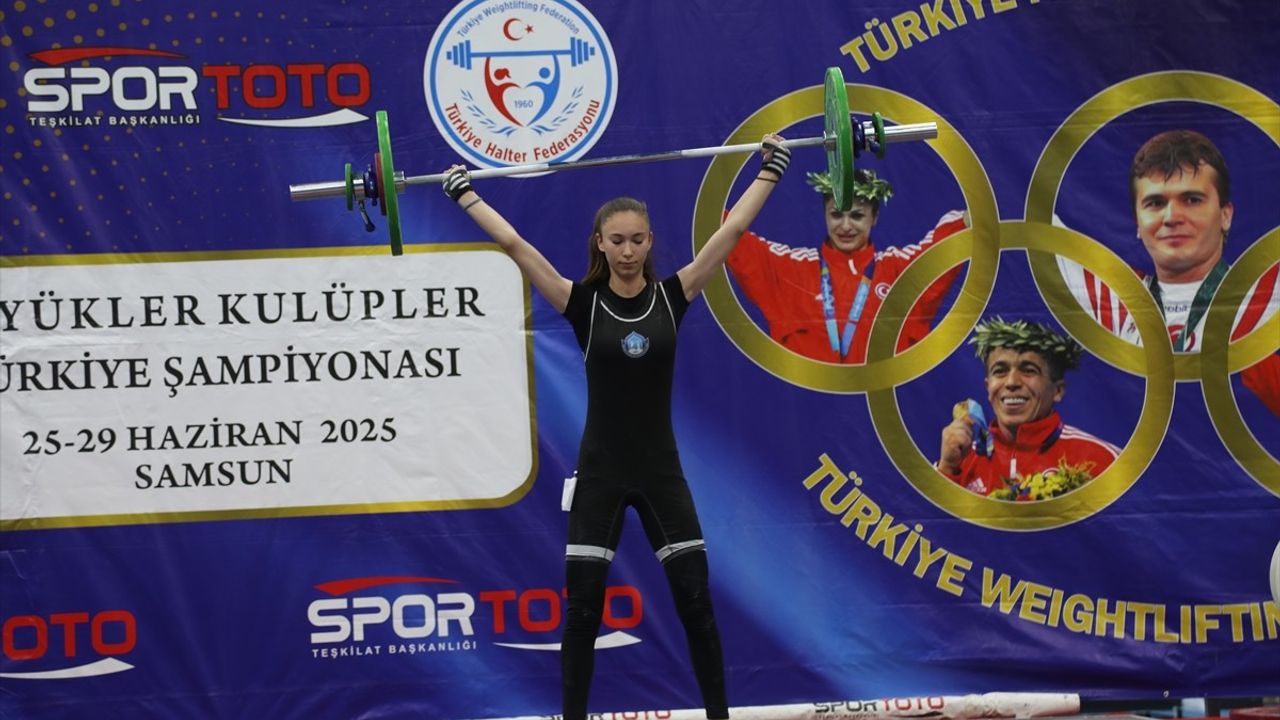 Samsun'da Büyükler Kulüpler Türkiye Halter Şampiyonası Başladı