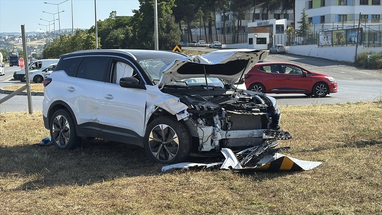 Samsun'da Cip ile Otomobil Çarpıştı: 4 Yaralı