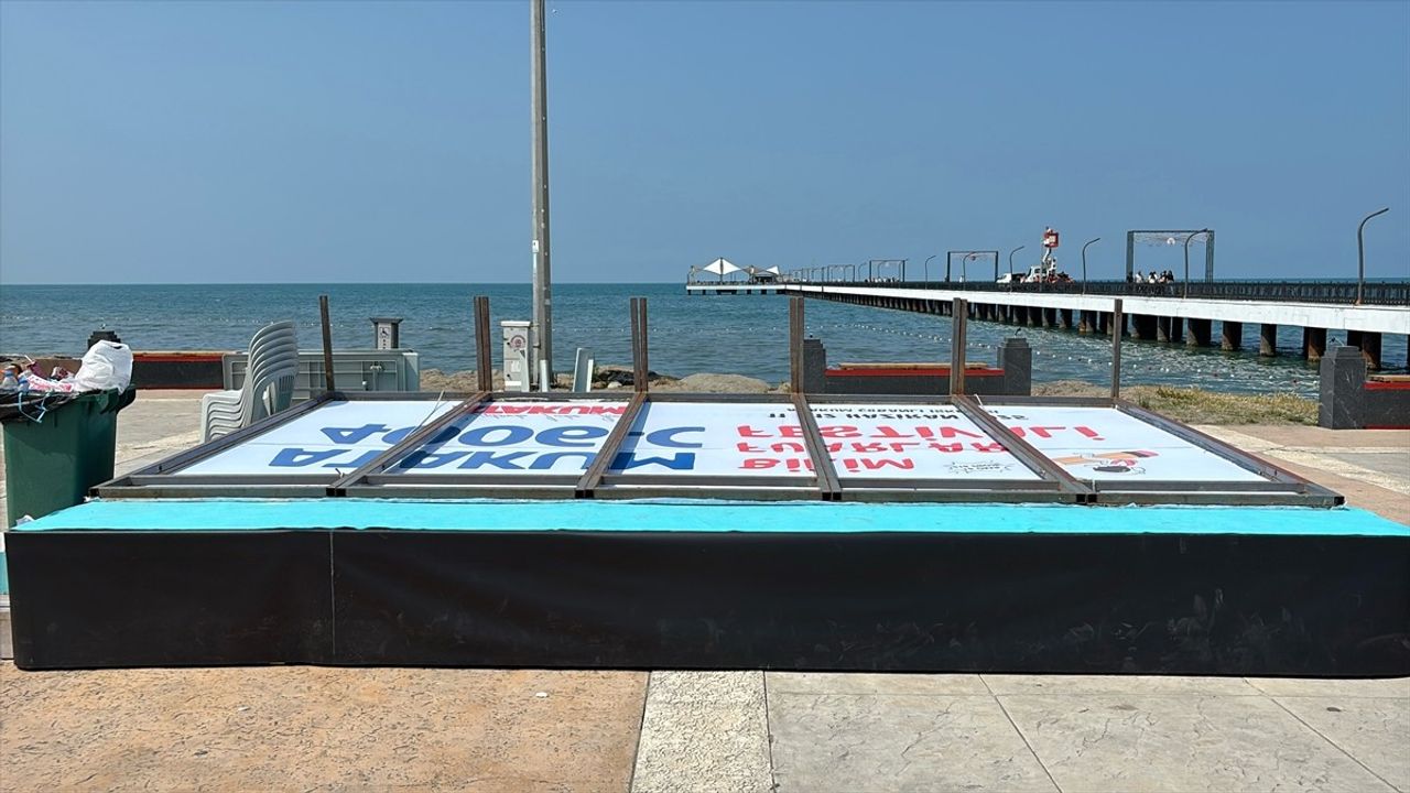 Samsun'da Genç Öğrencilere Pankart Düştü