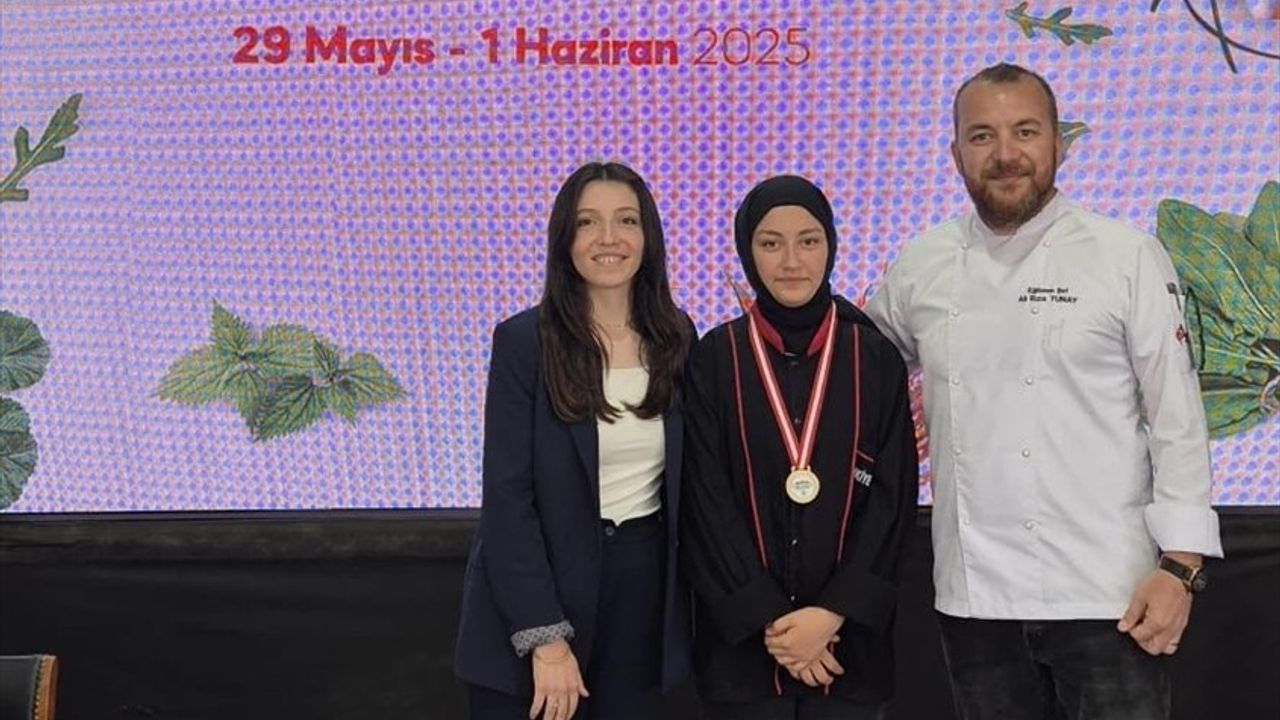 Samsun'da Lise Öğrencisinden Altın Madalya