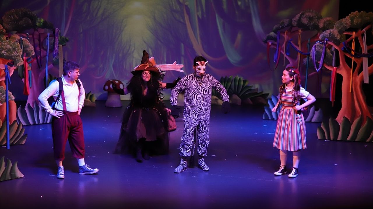 Samsun Devlet Opera ve Balesi 'Okulumuz Orman' Oyununu Sahneletti