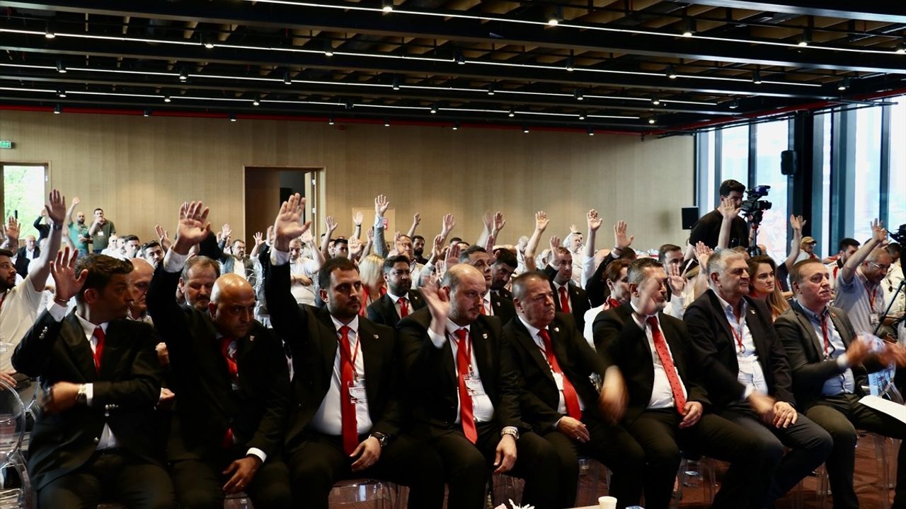 Samsunspor'da Yüksel Yıldırım Yeniden Başkan Seçildi