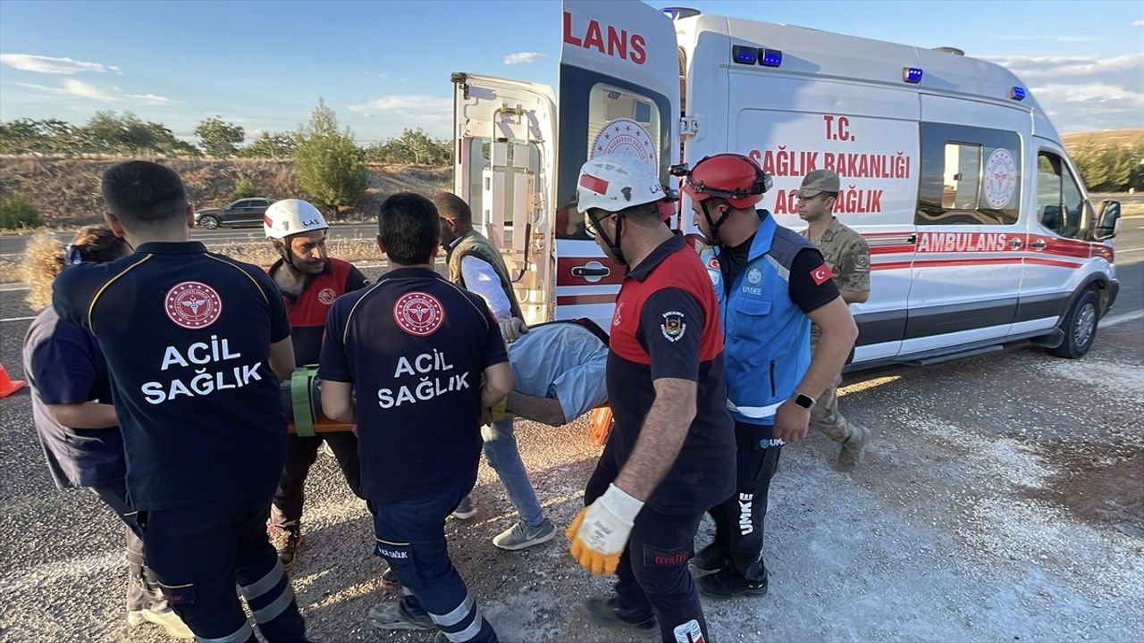 Şanlıurfa'da İstinat Duvarı Çöktü: 4 Yaralı