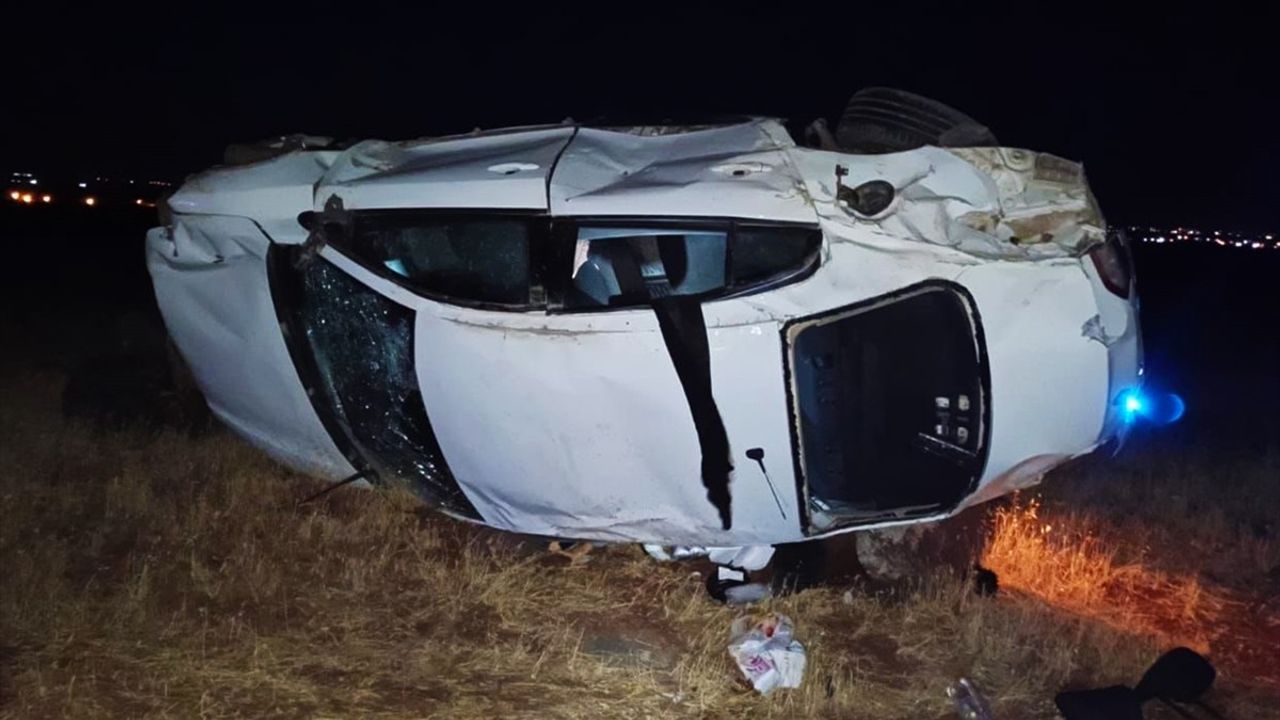 Şanlıurfa'da Şarampole Devrilen Otomobil 3 Yaralı
