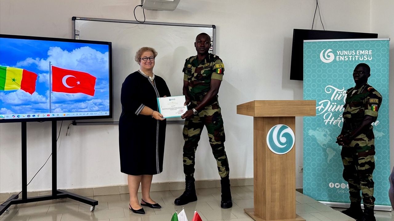 Senegal'de Türkçe Diplomalarını Alan Askerler