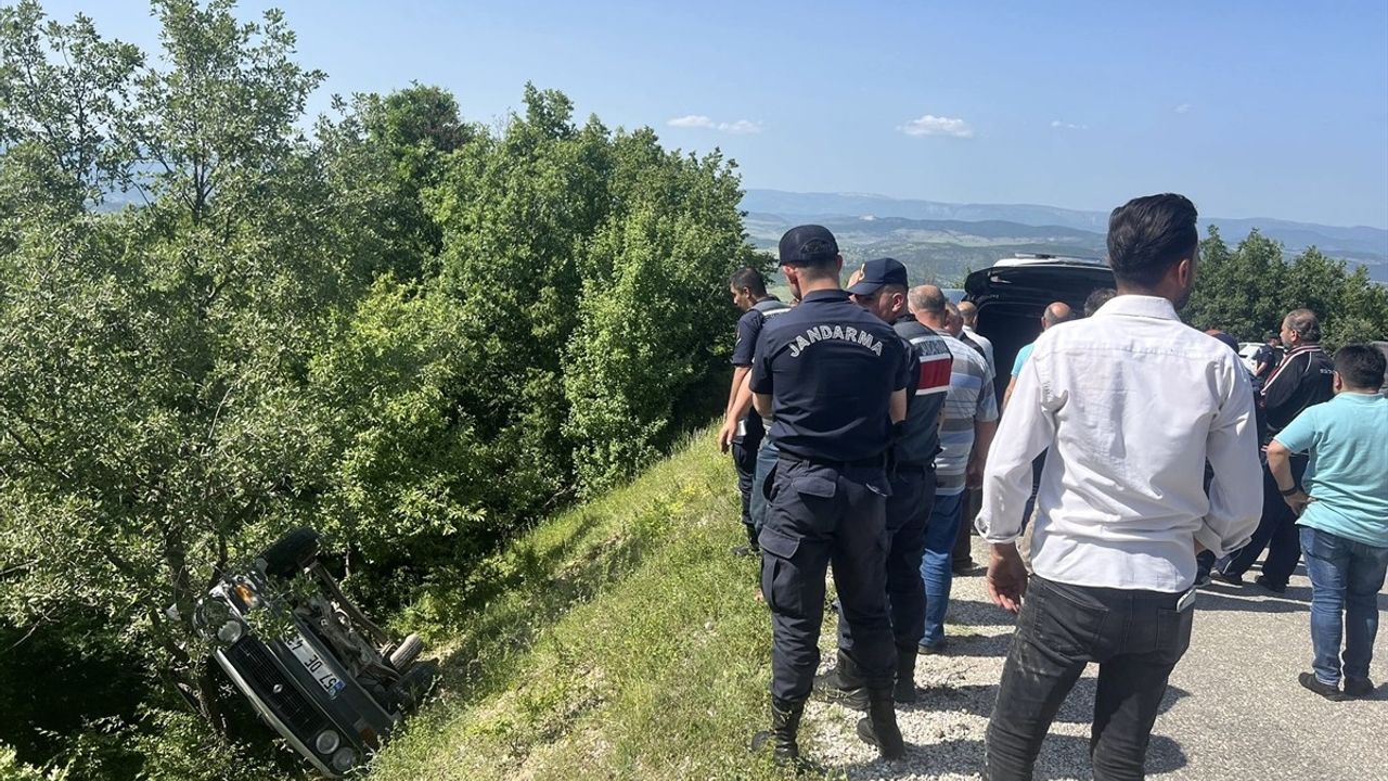 Sinop'ta Otomobil Devrildi: Karı Koca Yaralandı