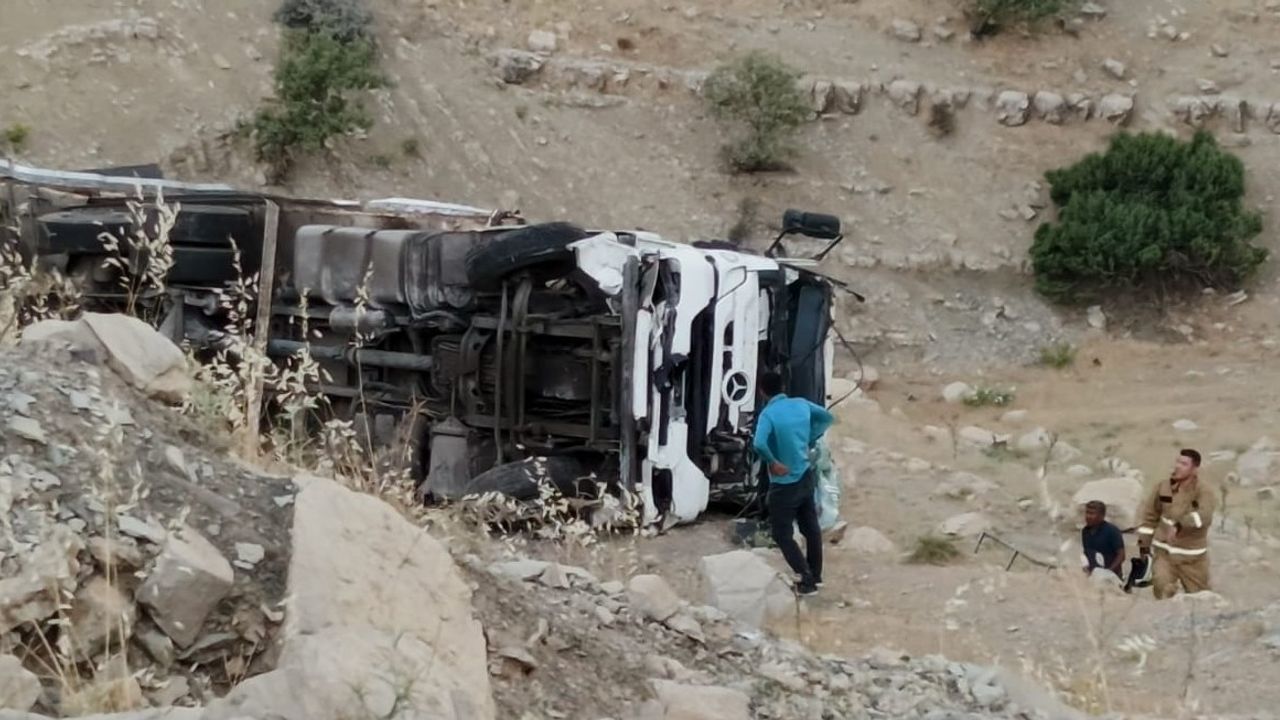 Şırnak'ta Tır Kazası: Sürücü Ağır Yaralandı