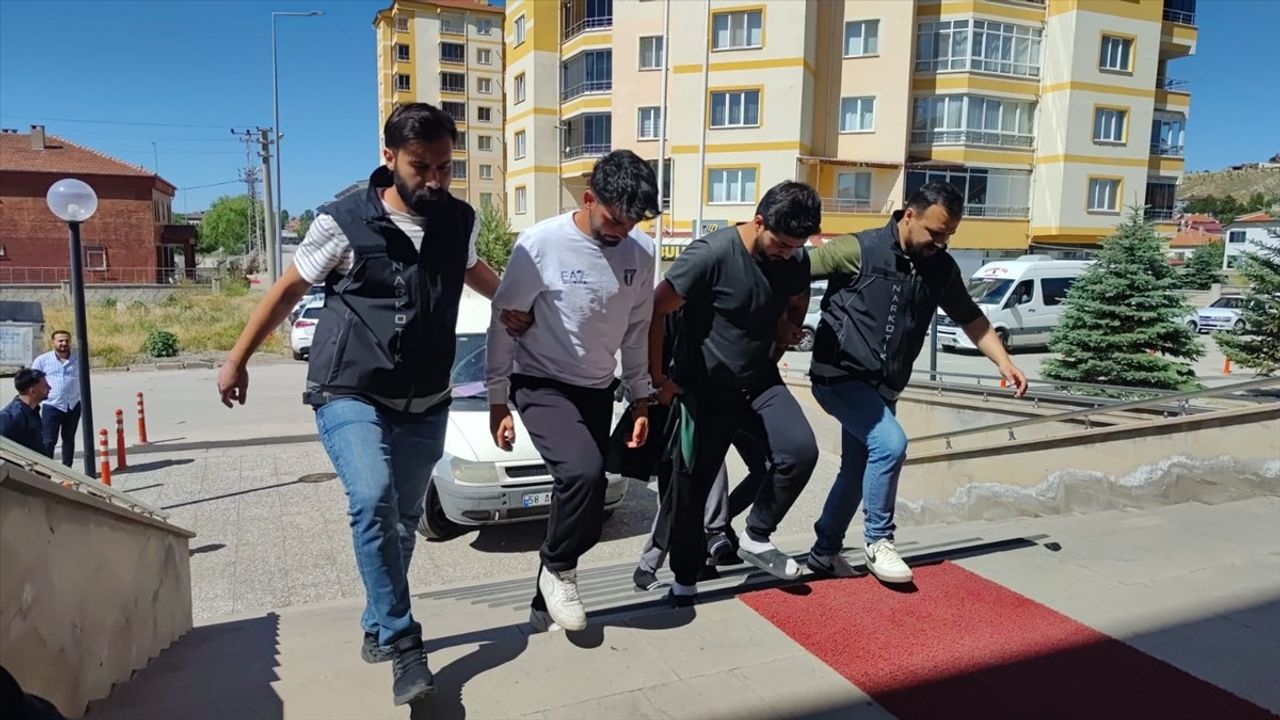 Sivas'ta Uyuşturucu Operasyonu: 8 Gözaltı