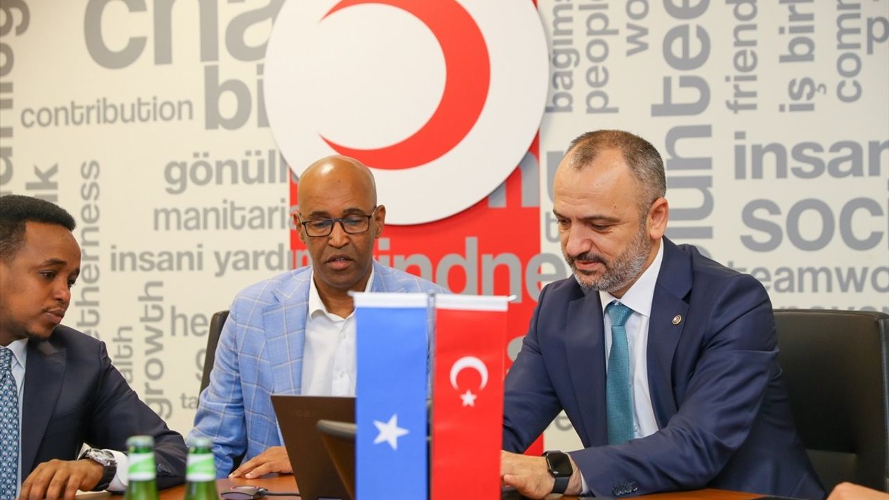 Somali Büyükelçisi Mohamed, Türk Kızılay'a Kurban Vekaleti Verdi