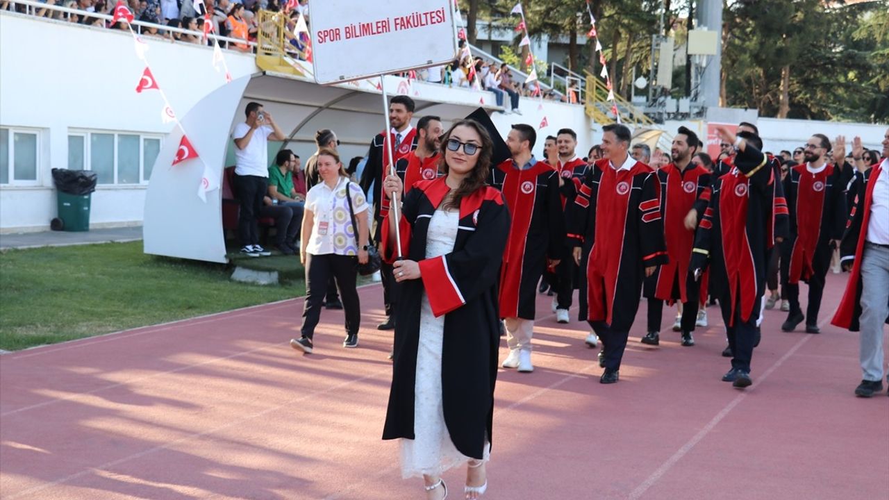Süleyman Demirel Üniversitesi Mezuniyet Töreni Coşkusu