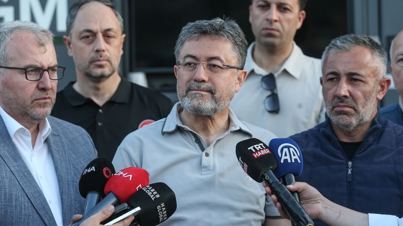 Tarım ve Orman Bakanı Yumaklı'dan Yangın Açıklamaları