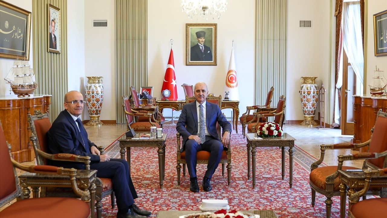 TBMM Başkanı Kurtulmuş, Hazine ve Maliye Bakanı Şimşek'i Makamında Ağırladı