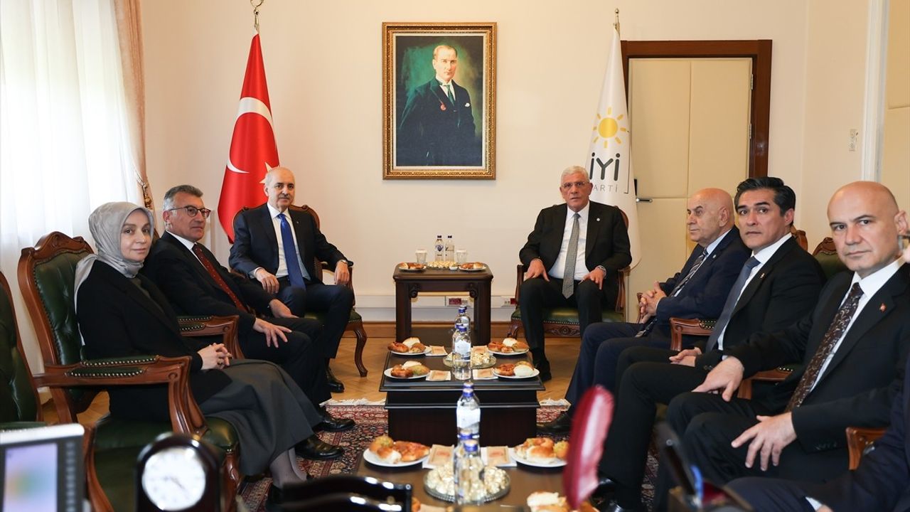TBMM Başkanı Kurtulmuş, İYİ Parti'yi Ziyaret Etti