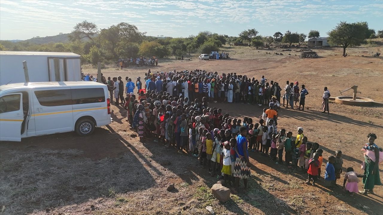 TDV Gönüllüleri Mozambik'te Kur'an ve Kurban Eti Dağıttı