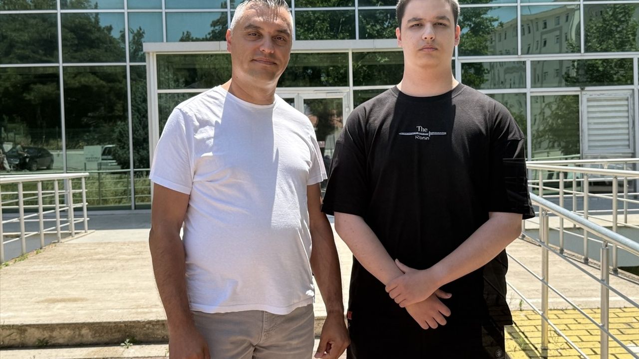 Tekirdağ'da Baba ve Oğul YKS Sınavında Birlikte Ter Döktü