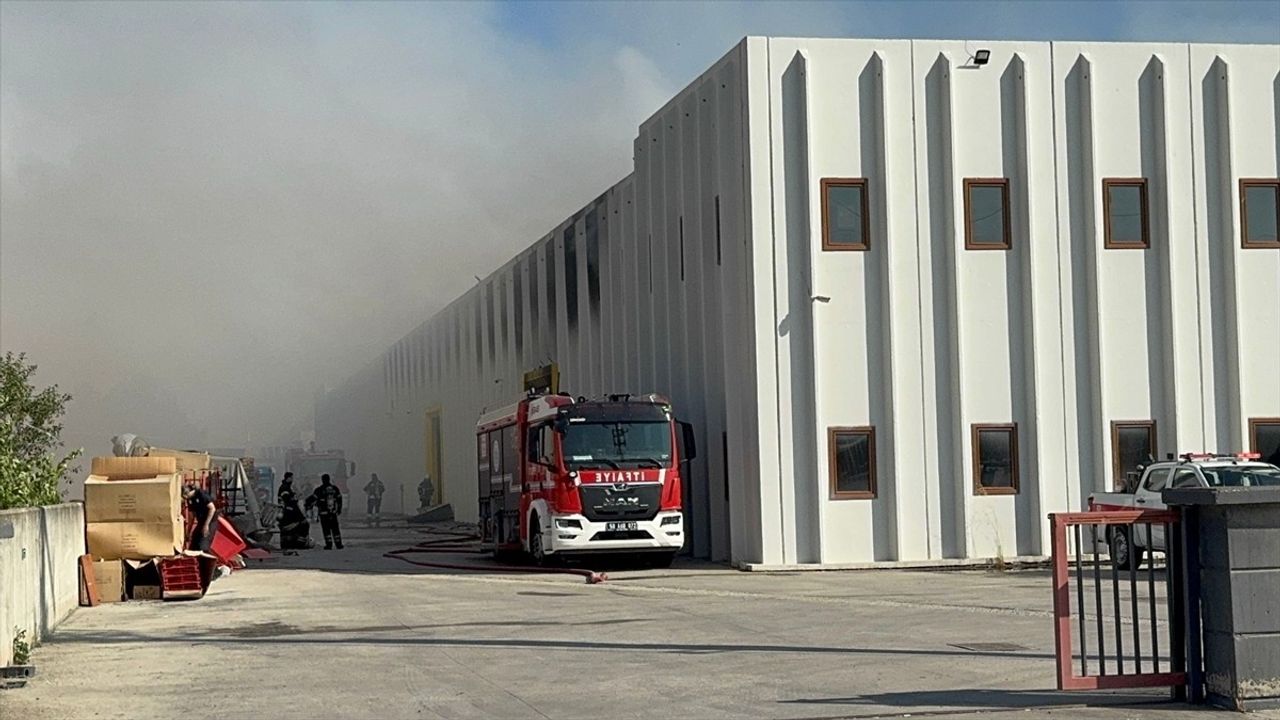 Tekirdağ'da Gıda Deposunda Yangın