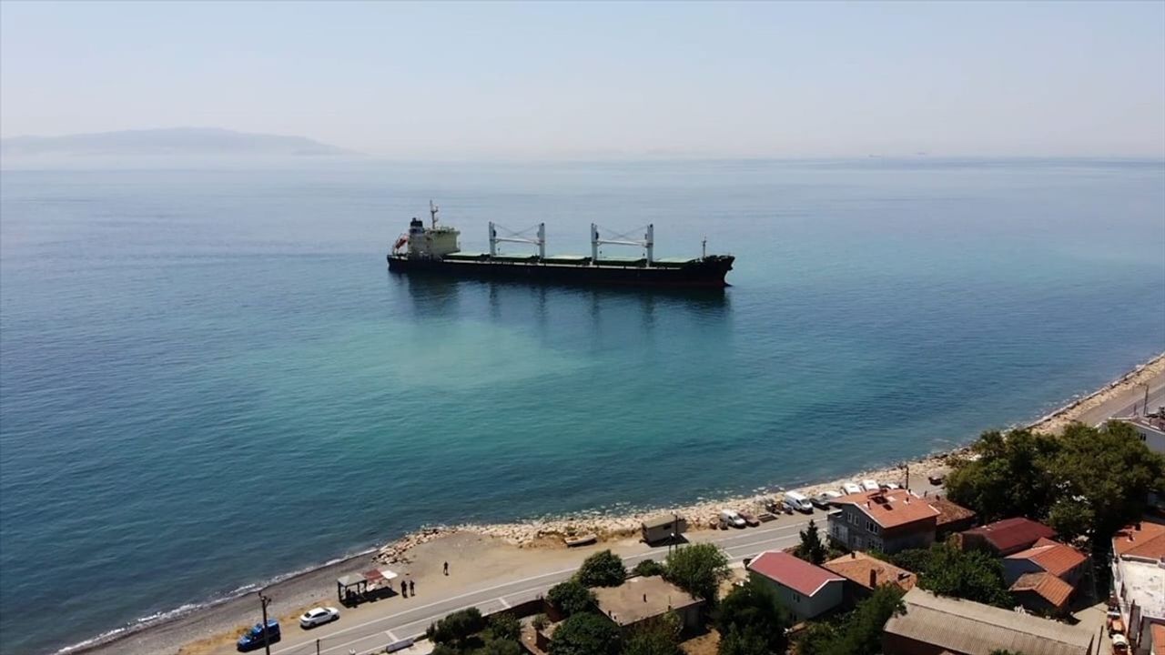 Tekirdağ'da Kuru Yük Gemisinin Karaya Oturması: Kurtarma Çalışmaları Başlatıldı