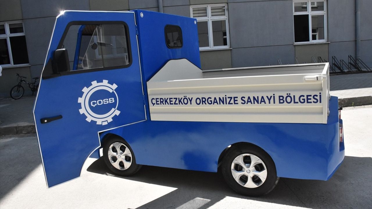 Tekirdağ'da Öğrenciler Elektrikli Kamyonet Tasarladı
