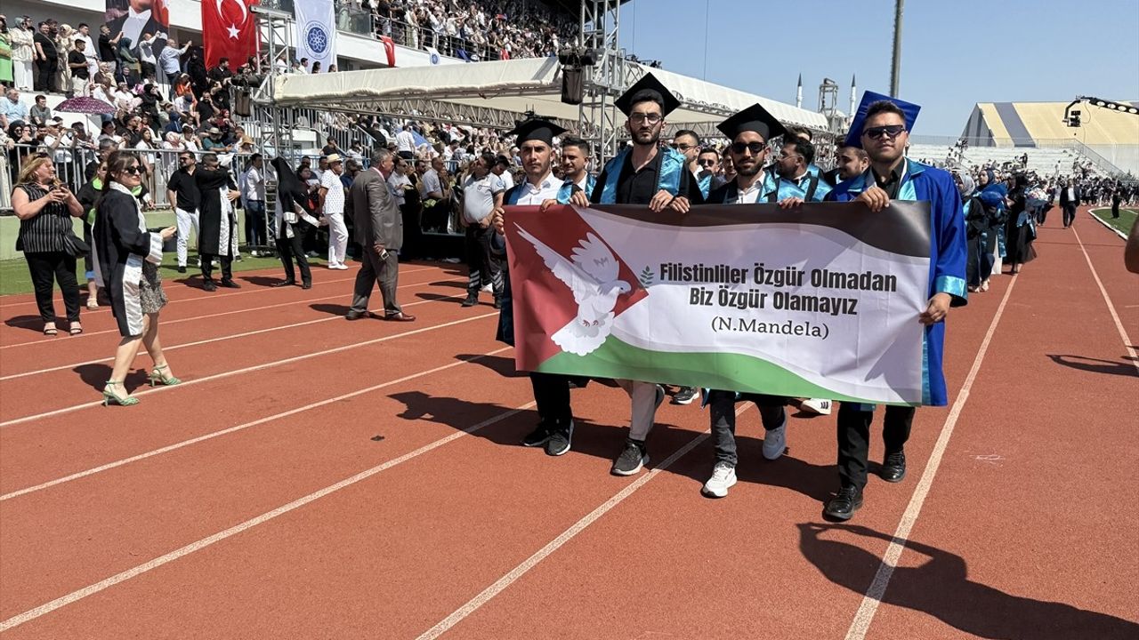 Tekirdağ Namık Kemal Üniversitesi'nde Mezuniyet Coşkusu