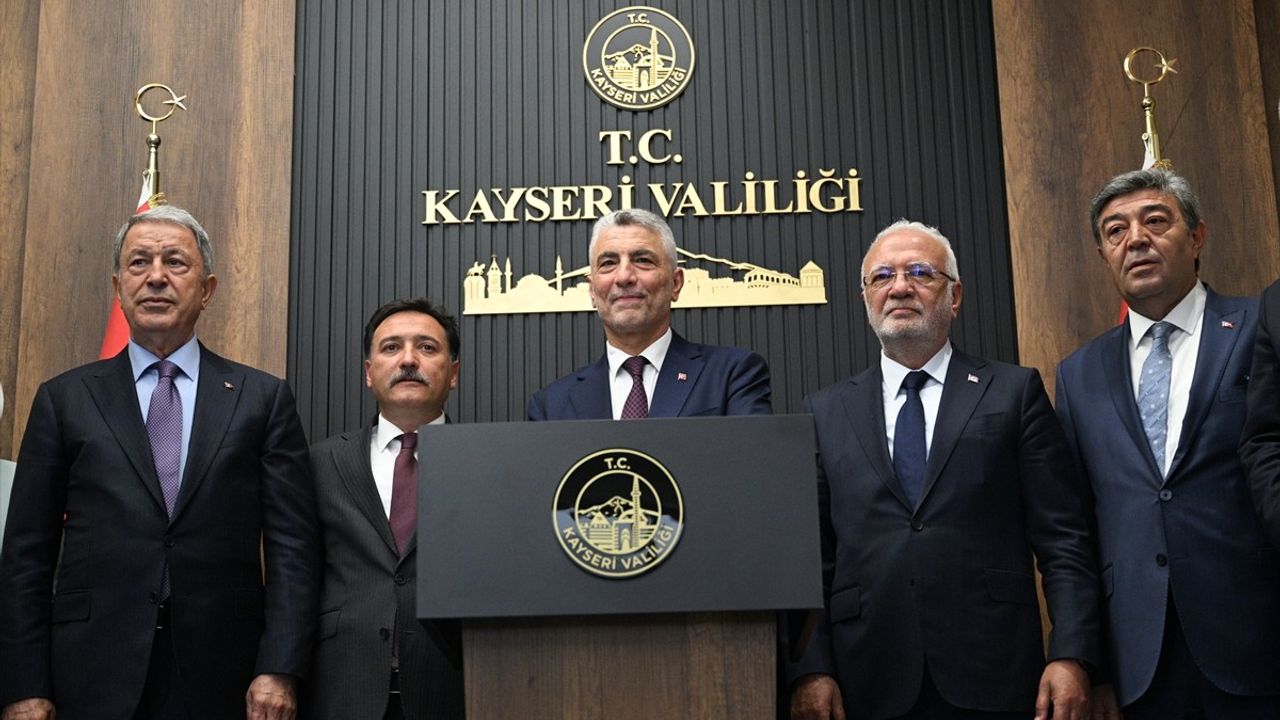 Ticaret Bakanı Ömer Bolat, Kayseri'de Ekonomi Zirvesi'ne Katıldı