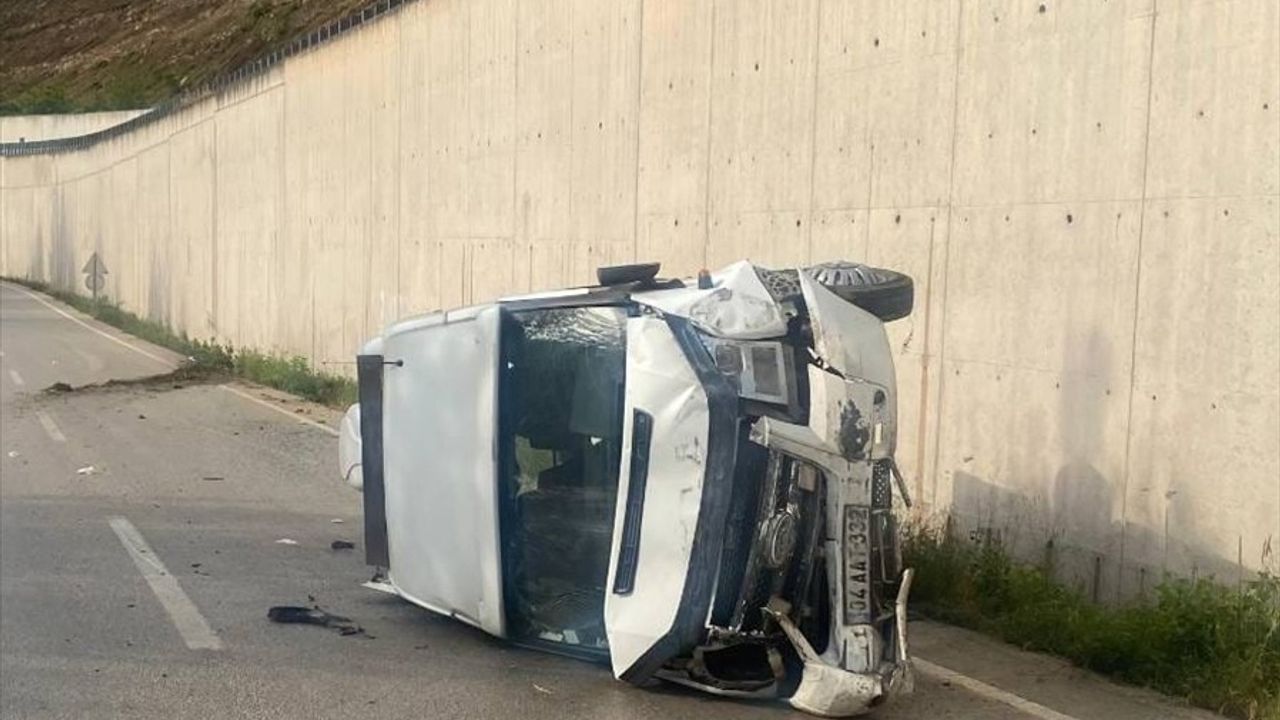 Tokat'ta Minibüs Kazası: 10 Yaralı