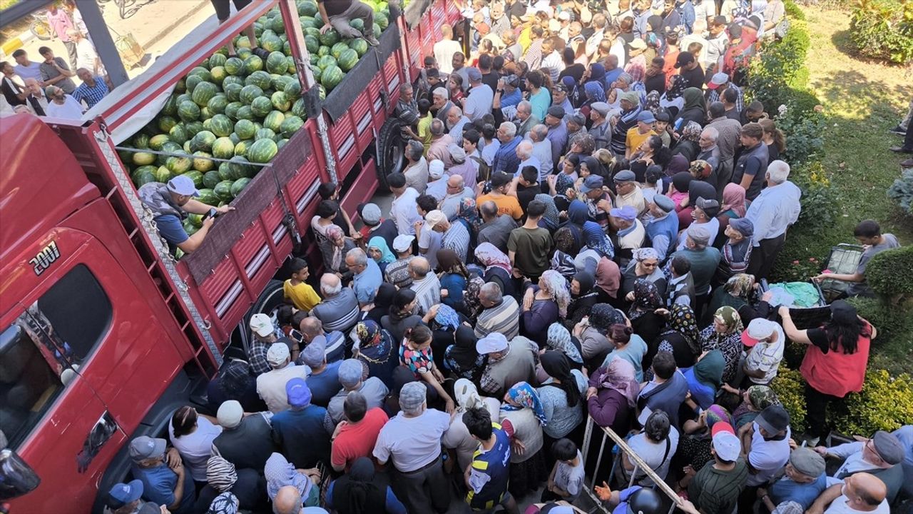 Tokat'ta Ücretsiz Karpuz Dağıtımı