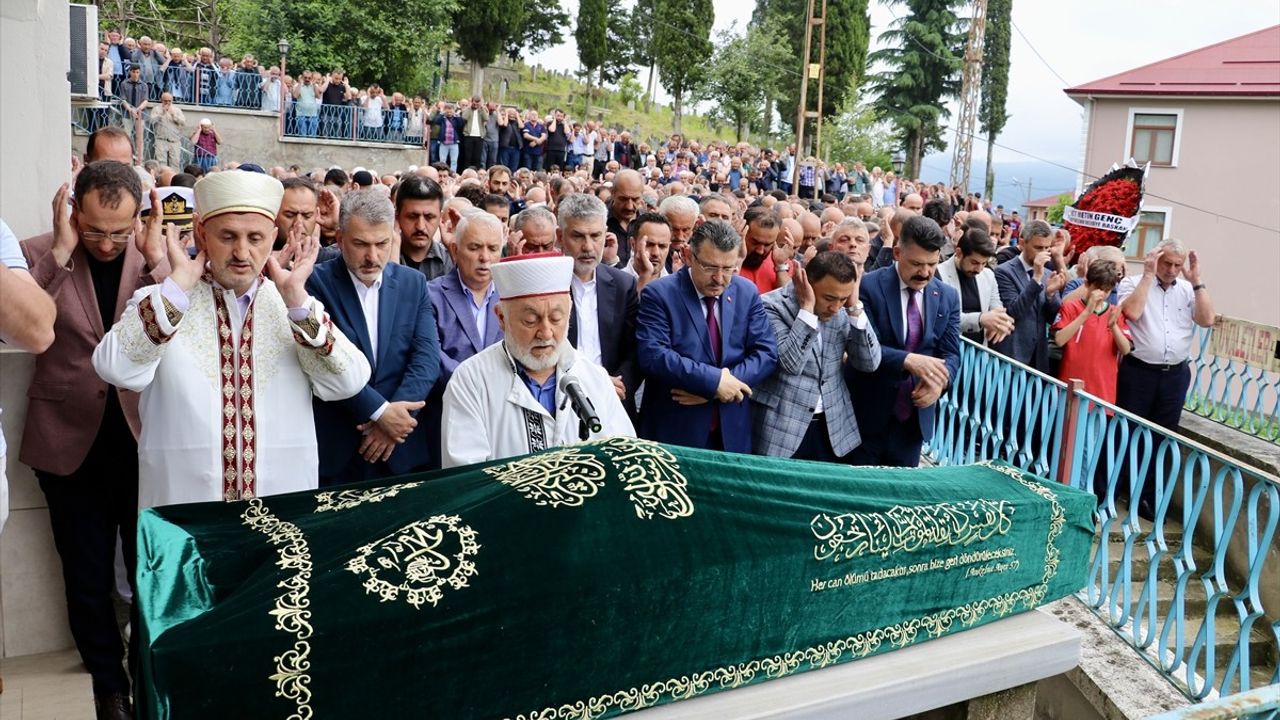 Trabzon'daki Selde Hayatını Kaybeden Hüseyin Aydın'ın Cenazesi Defnedildi