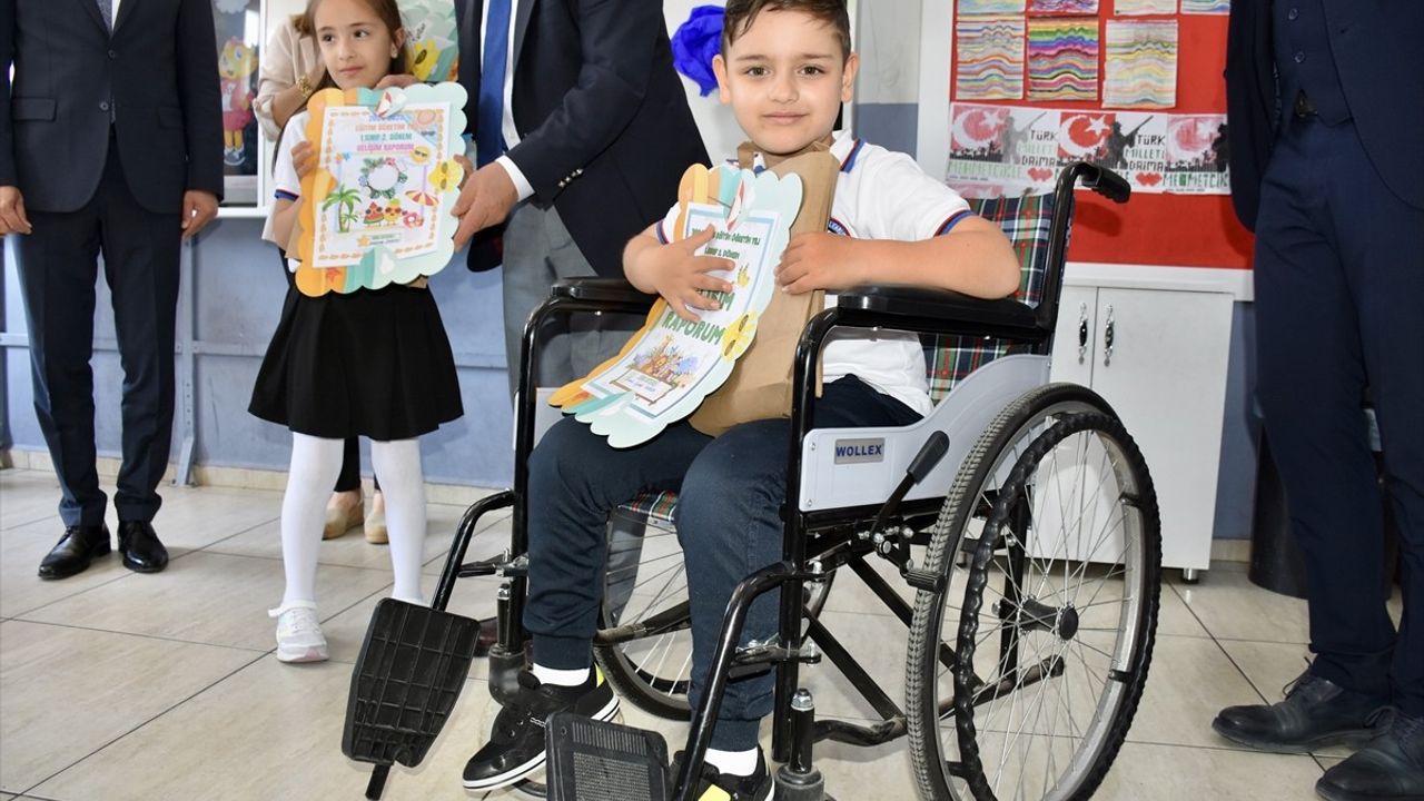Trabzon ve Çevre İllerde Karneler Dağıtıldı
