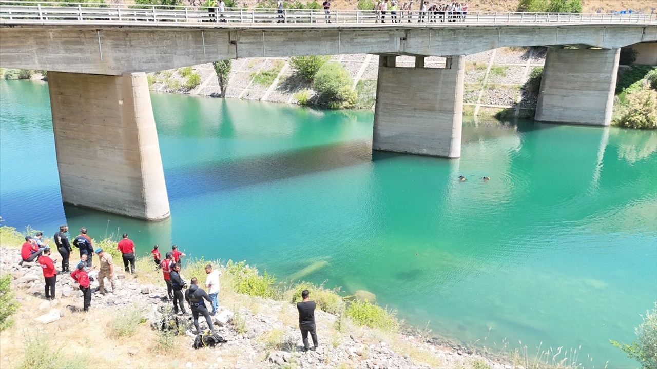 Tunceli'de Gölette Bulunan Genç Cenazesi