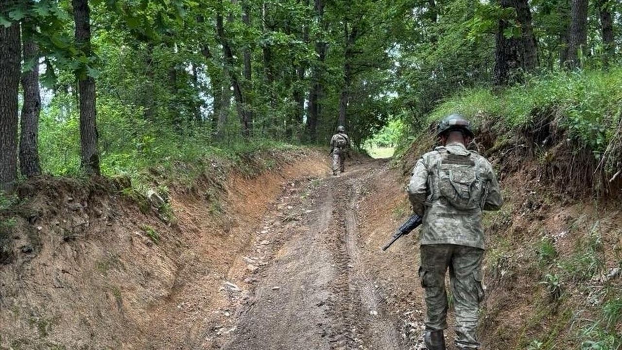 Türk Askeri Kosova'da Güvenliği Sağlıyor