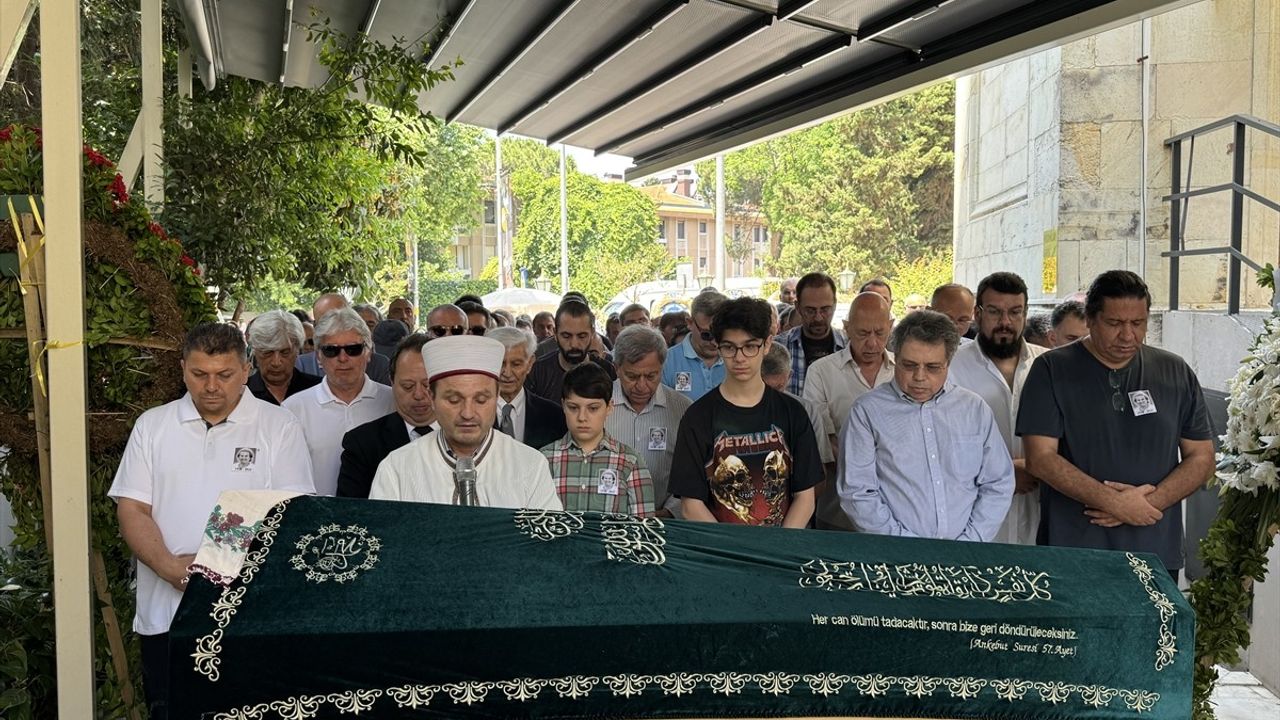Türk Edebiyatının İkonik İsimlerinden Muazzez Akkaya Giray Son Yolculuğuna Uğurlandı